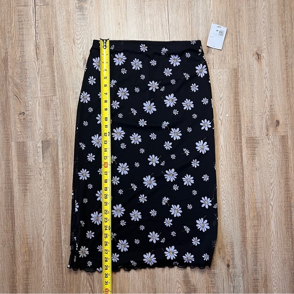 Forever 21 skirt - Picture 2 of 3